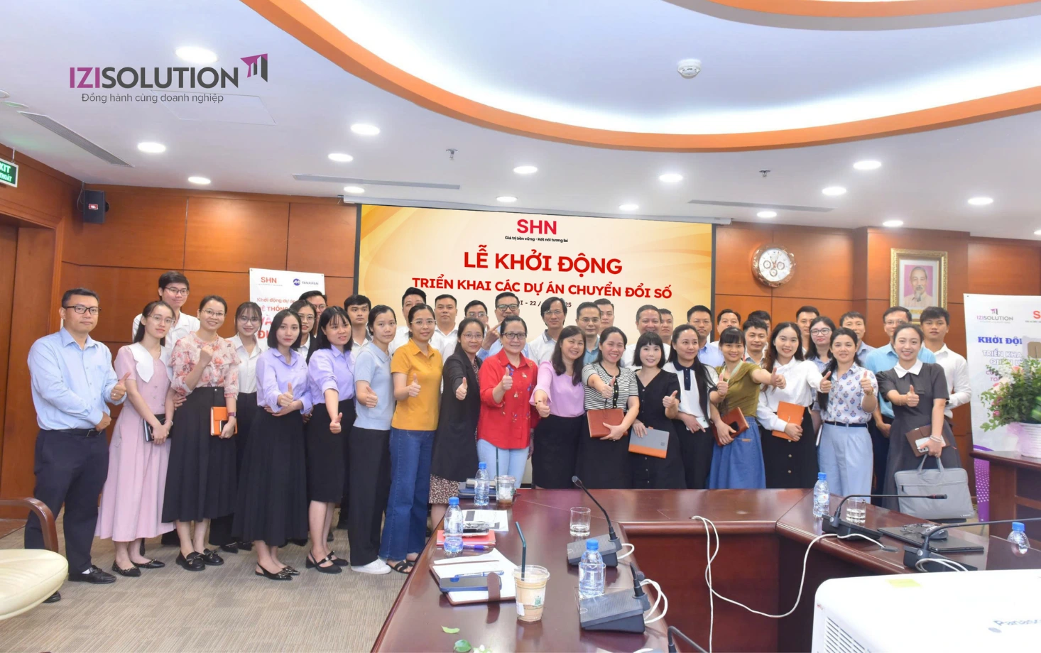 Đại diện IZISolution và SHN tại buổi kick-off dự án triển khai phần mềm quản lý nhân sự iziHRM